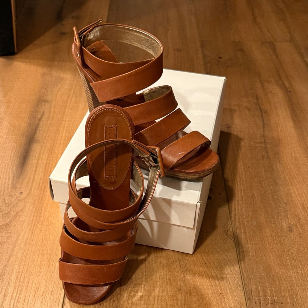 Banana Republic Tan Strappy Wedges luggage Tanya